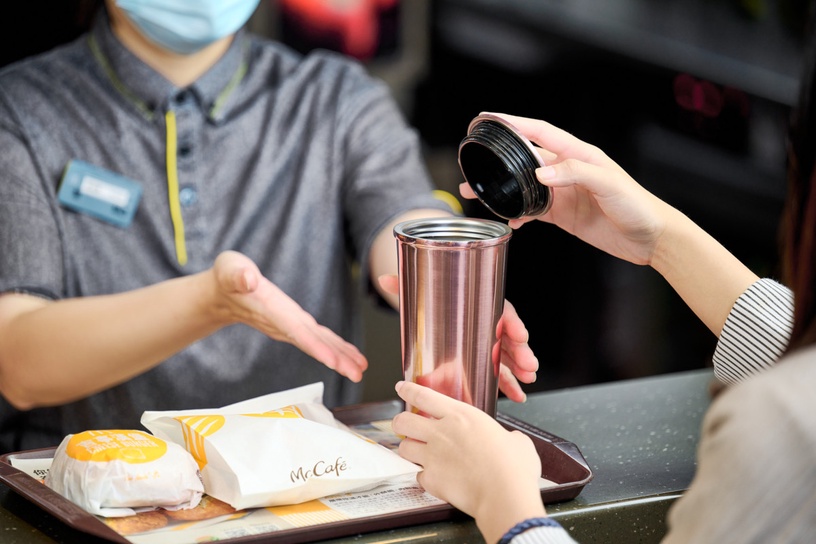 麥當勞優惠!麥當勞「自備杯優惠」,自備飲料杯現折5元,還有買一送一優惠別錯過