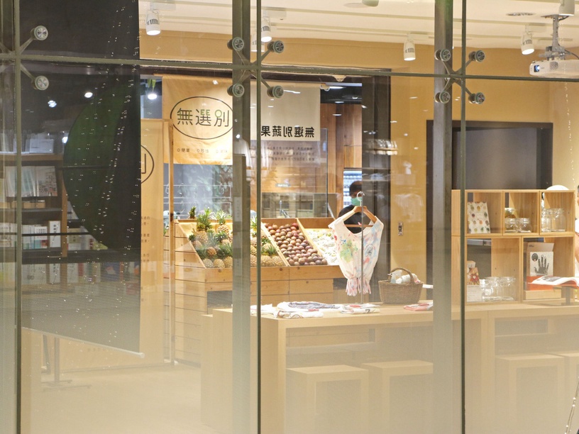 全台第一家「MUJI無印良品路面店」在高雄!占地700坪,首度開賣烘焙麵包、咖哩套餐