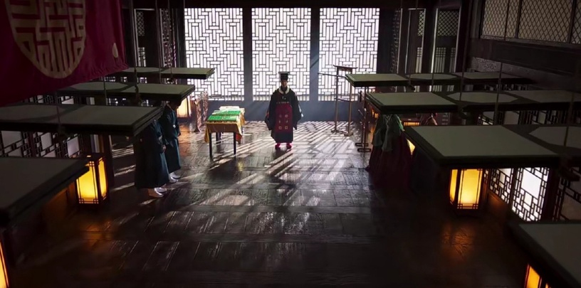 《紅丹心》超強「鏡頭語言」解析!「棋子」隱喻太絕,張赫倒掉毒茶,早暗示他的結局?