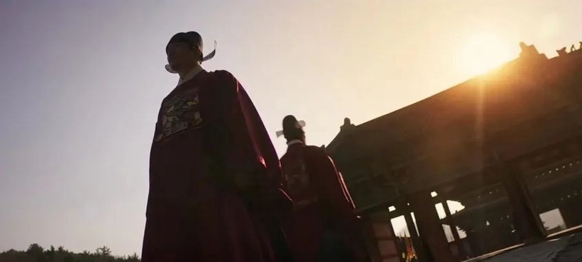 《紅丹心》超強「鏡頭語言」解析!「棋子」隱喻太絕,張赫倒掉毒茶,早暗示他的結局?