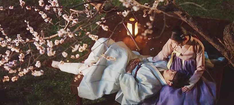 《紅丹心》超強「鏡頭語言」解析!「棋子」隱喻太絕,張赫倒掉毒茶,早暗示他的結局?
