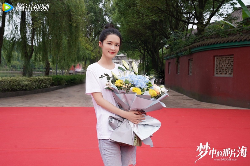 人氣女星「待播陸劇」盤點9:李沁《請君》《親愛的你》《夢中的那片海》《人生路遙》《她殺》