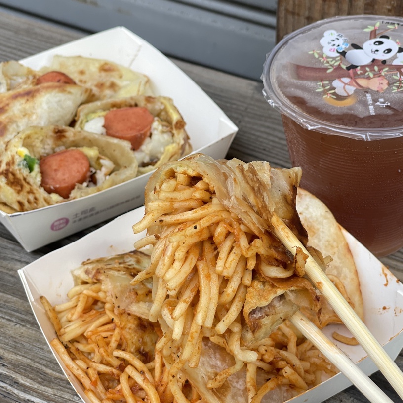 ▼薯霸早餐獨家鐵板麵蛋餅(茄汁)/45元