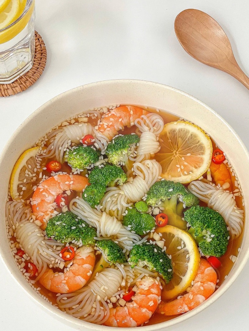 懶人「開胃減脂食譜」推薦!黃瓜壽司捲、酸辣蝦蒟蒻絲、高麗菜蝦仁蛋堡,夏日減肥必備