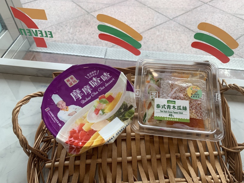 ▼優菓甜坊摩摩喳喳甜湯/65元,泰式青木瓜絲/49元