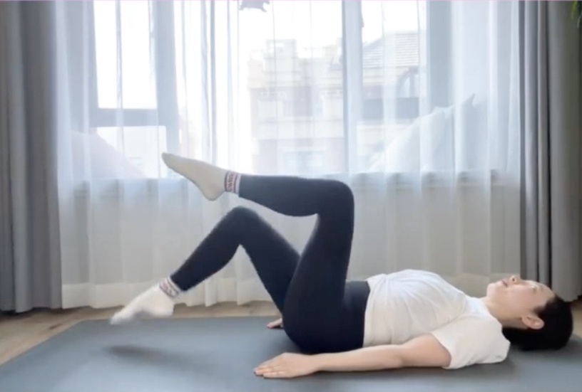 躺著也能瘦!薩爾曼「瘦小腹運動」每天4分鐘,一次消滅肥肚&象腿,產後瘦身也適用
