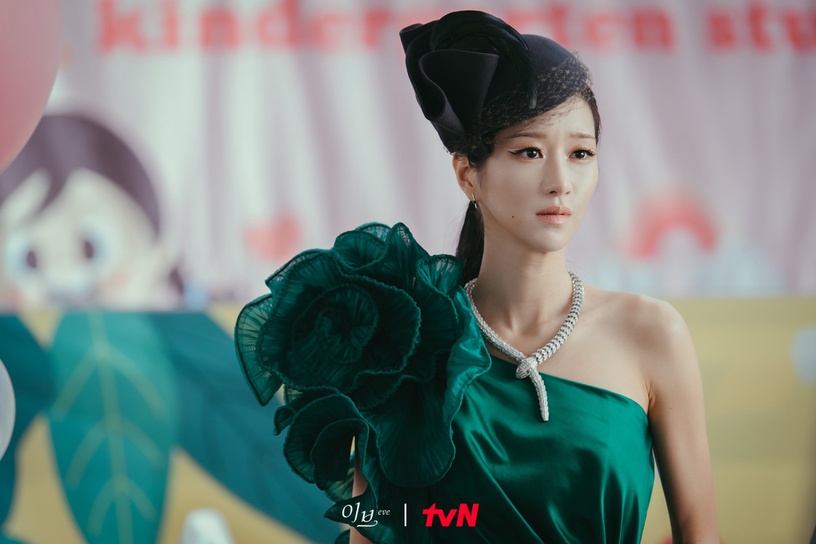 「造型超搶眼」韓劇女主!《安娜》秀智婚紗美翻,《夏娃》徐睿知這套被吐嘈「像蠶蛹」