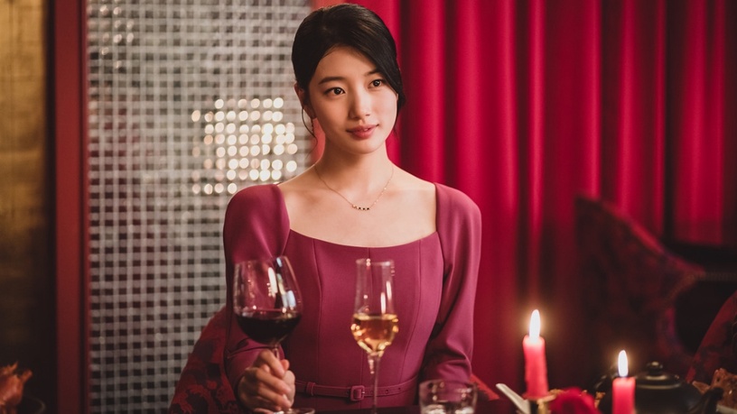 「造型超搶眼」韓劇女主!《安娜》秀智婚紗美翻,《夏娃》徐睿知這套被吐嘈「像蠶蛹」