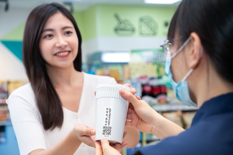 全家「自備環保杯優惠」,全家自備環保杯折5元,加碼送美式!