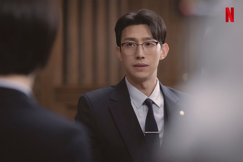 Netflix《非常律師禹英禑》好評如潮!劇情暖心、耗資200億韓元打造,創電視台最高收視