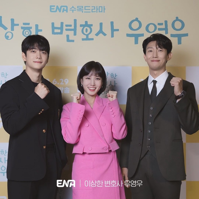 Netflix《非常律師禹英禑》好評如潮!劇情暖心、耗資200億韓元打造,創電視台最高收視