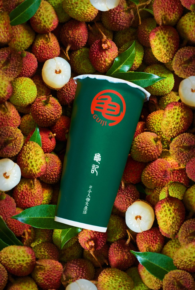 龜記必喝+1!龜記新品「玉荷包茶王」報到,完熟玉荷包荔枝+龜記茶王打造限定嚴選手搖