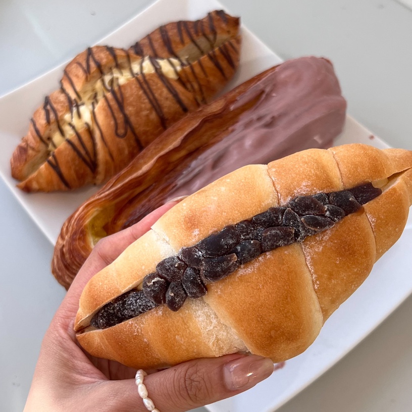全聯xVacanza「夏季甜點」蘋果千層蛋糕、奶茶布丁新登場!再推小美冰淇淋聯名波霸麵包