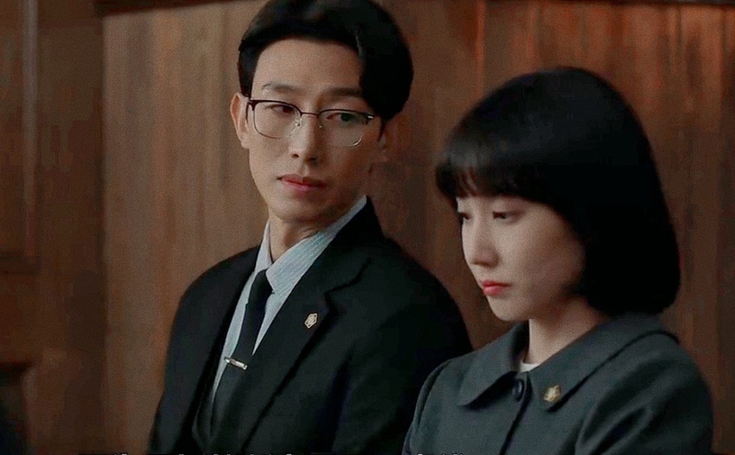Netflix《非常律師禹英禑》鄭明錫「超暖細節」解析!把英禑當夥伴,「董格拉米案」處處都藏暖心細節!