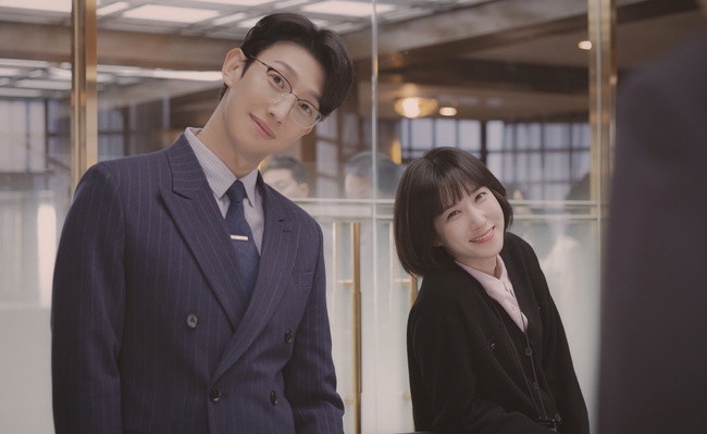 Netflix《非常律師禹英禑》鄭明錫「超暖細節」解析!把英禑當夥伴,「董格拉米案」處處都藏暖心細節!