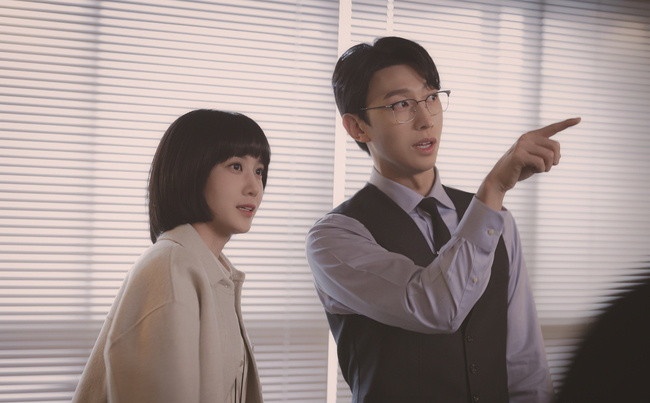 Netflix《非常律師禹英禑》鄭明錫「超暖細節」解析!把英禑當夥伴,「董格拉米案」處處都藏暖心細節!
