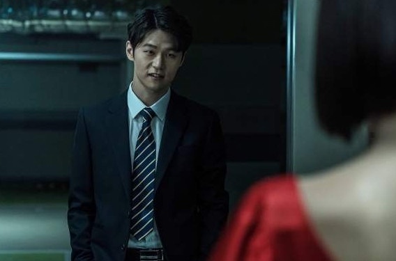 「比想像中矮」男星!《非常律師禹英禑》姜泰伍沒有180?李炳憲同框金宇彬&車勝元「偷踮腳尖」