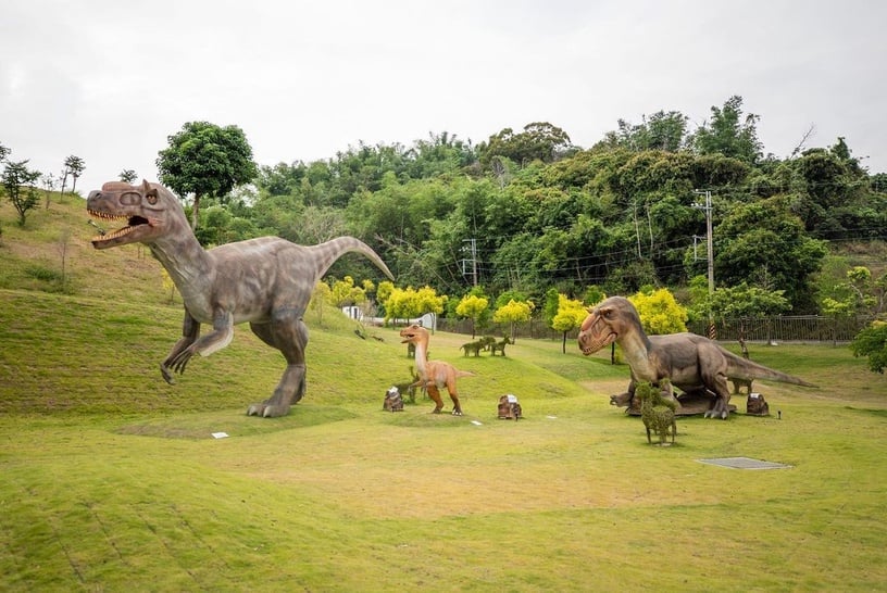 「九九峰動物樂園」超大恐龍造景「恐龍山丘」