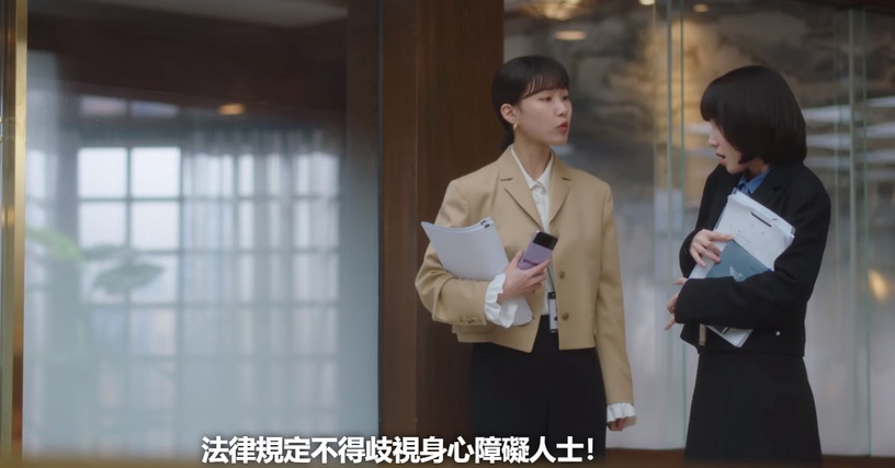 Netflix《非常律師禹英禑》秀妍6個「超暖細節」!為英禑鳴不平、遇危險,她「這反應」真能看出人品!