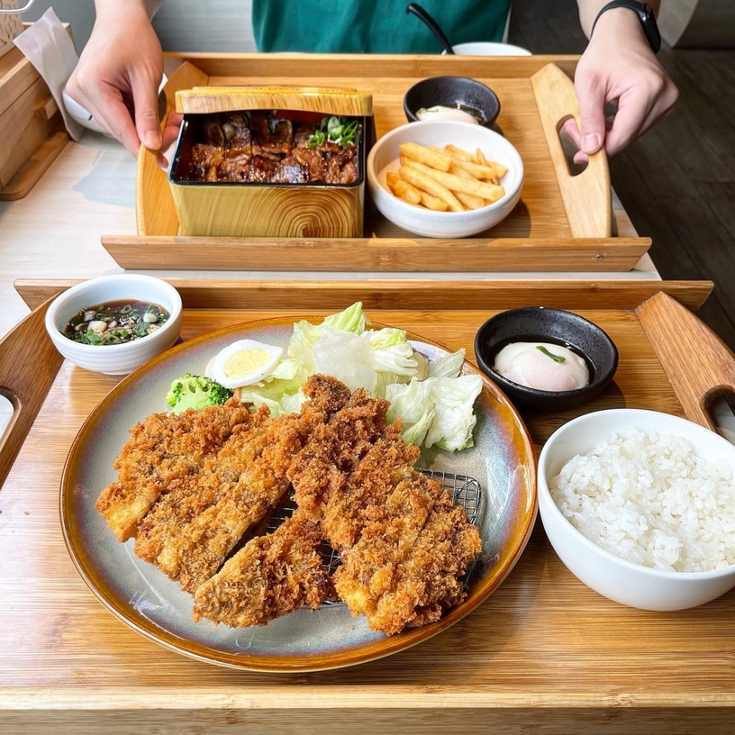 老饕最愛!特搜全台6間「炸牛排名店」,粉嫩色澤 x 鮮嫩多汁,還能放石板炙烤DIY!