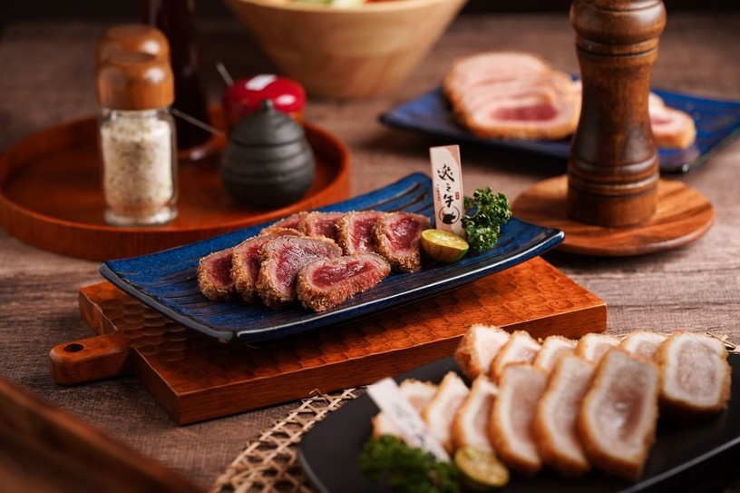 老饕最愛!特搜全台6間「炸牛排名店」,粉嫩色澤 x 鮮嫩多汁,還能放石板炙烤DIY!