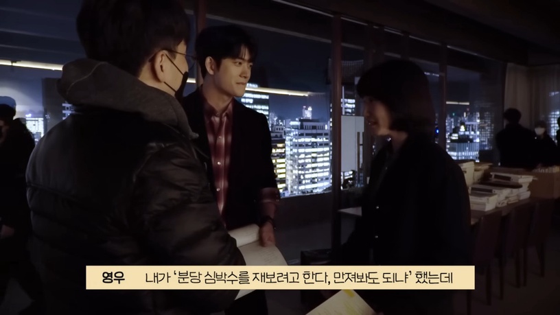 《非常律師禹英禑》「高甜花絮」片段!朴恩斌穿婚紗太美,姜泰伍完全被迷住了?導演都無奈了!