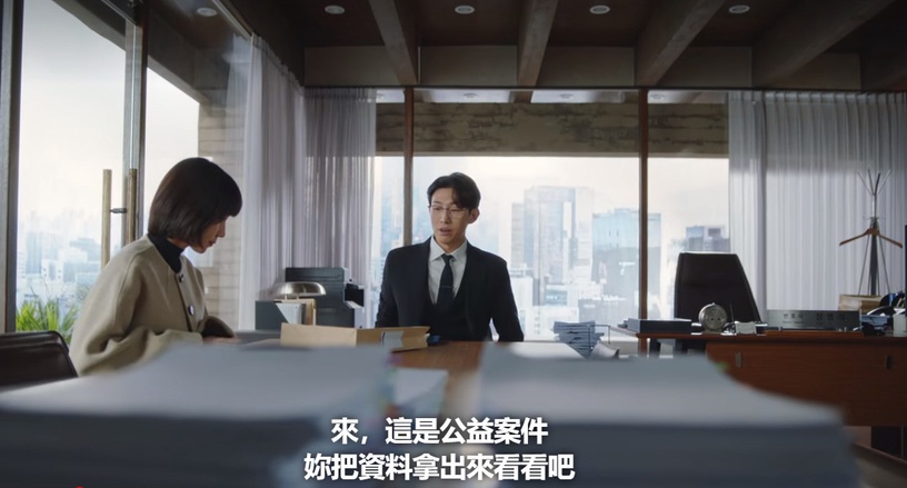 《非常律師禹英禑》6個「寫實」劇情細節!刑事&民事法庭有差異,「汪洋」原型律所真有鯨魚掛畫