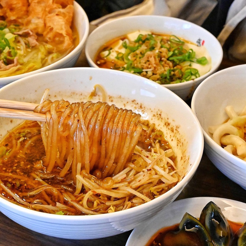 好評大推!台中5家「必吃酸辣粉」推薦,重慶正宗美味,酸辣口感超涮嘴!