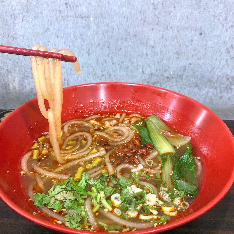 好評大推!台中5家「必吃酸辣粉」推薦,重慶正宗美味,酸辣口感超涮嘴!