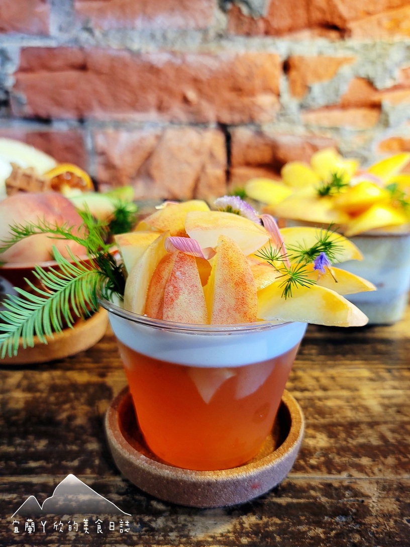 宜蘭美食推薦!礁溪必去定邦咖啡限時開賣「水蜜桃冰沙」,12顆水蜜桃加水蜜桃切片超狂