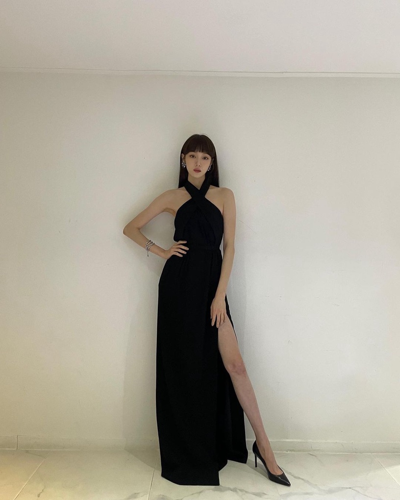 韓國「小臉女星」代表!NMIXX Sullyoon臉比巴掌還小,張員瑛、IU面對無情鏡頭都不怕