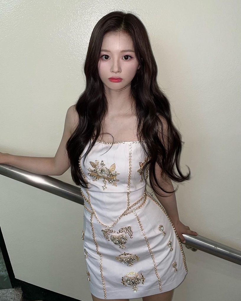 韓國「小臉女星」代表!NMIXX Sullyoon臉比巴掌還小,張員瑛、IU面對無情鏡頭都不怕