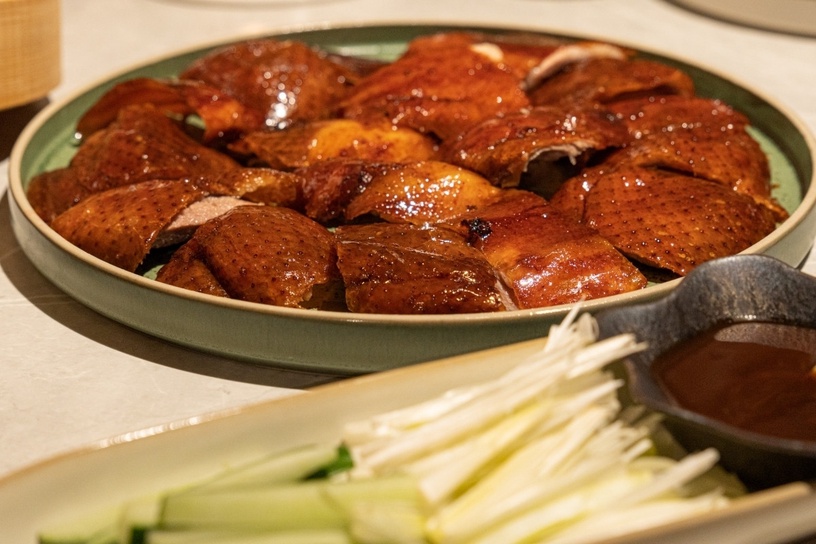 烤鴨控開吃!烤鴨人氣餐廳「九華樓」進駐春大直,烤鴨四吃+煙燻粉洞穴空間好吃好拍!
