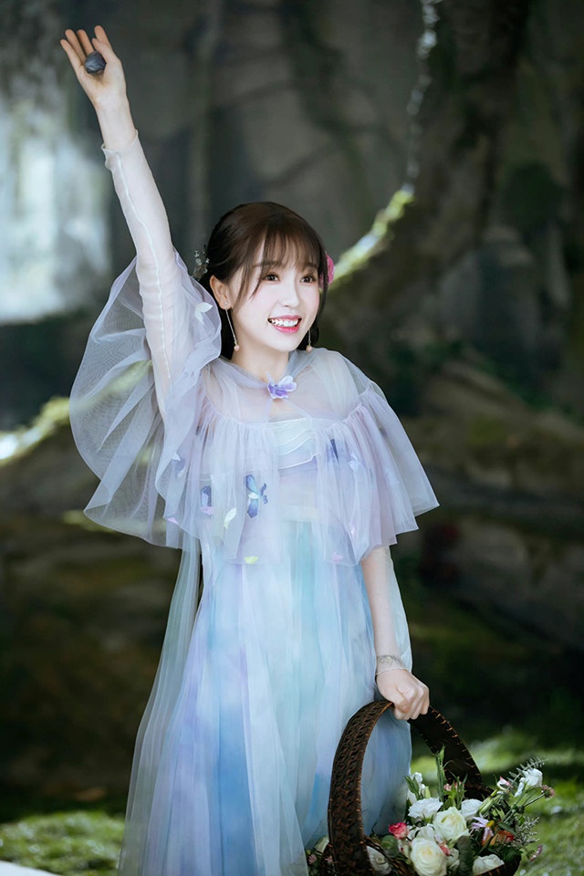 出自同一作者的「古裝女神」1:虞書欣 飾演《蒼蘭訣》小蘭花