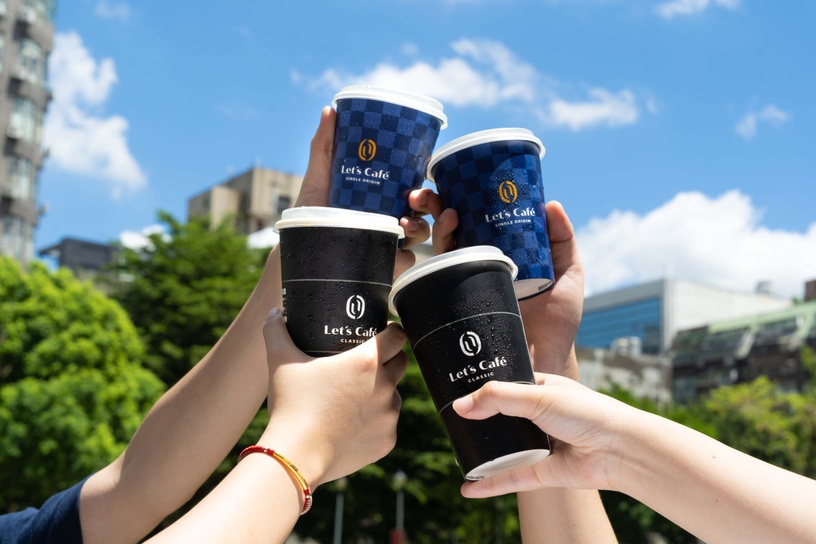 全家咖啡買一送一!全家咖啡、冰品優惠:拿鐵、抹茶拿鐵皆買一送一, 玫瑰花甜筒88折