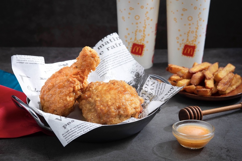 麥當勞再推韓式炸雞!麥當勞新品「蜂蜜洋釀韓風炸雞腿」開賣,加碼推蕎麥焙茶冰炫風