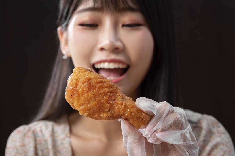 麥當勞再推韓式炸雞!麥當勞新品「蜂蜜洋釀韓風炸雞腿」開賣,加碼推蕎麥焙茶冰炫風