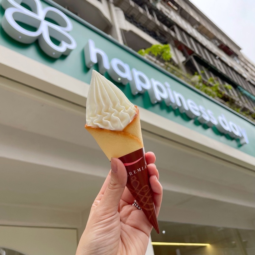 日本Cremia冰淇淋插旗「幸福的一天 Happiness Day」南京三民一號店、市政府二號店。
