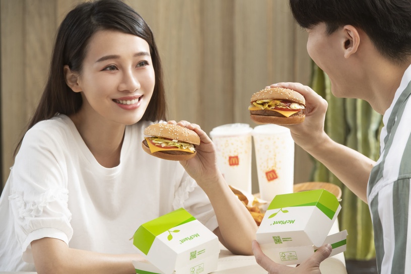 麥當勞也有蔬食堡!麥當勞首顆「McPlant」植物系漢堡登場,植物肉餅+起司極限量開賣