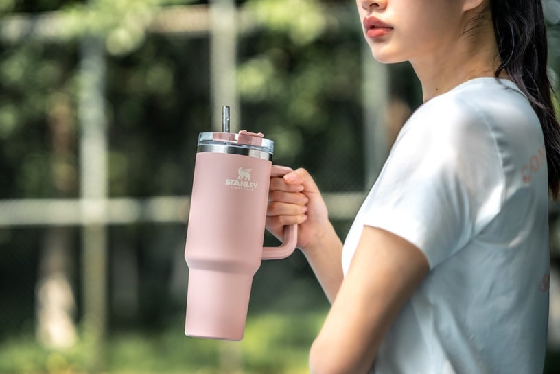 禁塑環保杯推薦:STANLEY推吸管隨手杯、輕航杯,售價1000~1680元/350~1180ml