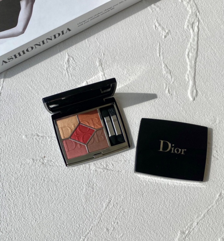 【編輯實測】2022秋冬眼影盤推薦!DIOR、雅詩蘭黛粉質超細膩,這盤美到讓人捨不得卸