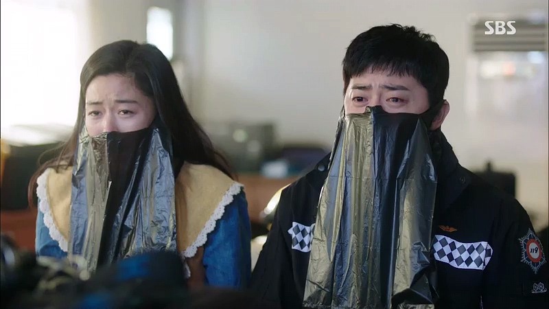 韓劇「驚喜客串」!宋仲基演鞋店櫃哥、李鍾碩演過炸雞店客人,「她」憑客串登熱搜第一