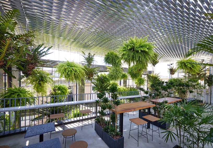台南最新景點!絕美冰店「南埕衖事」開幕,8層樓超大空間,大量綠植打造城市空中花園