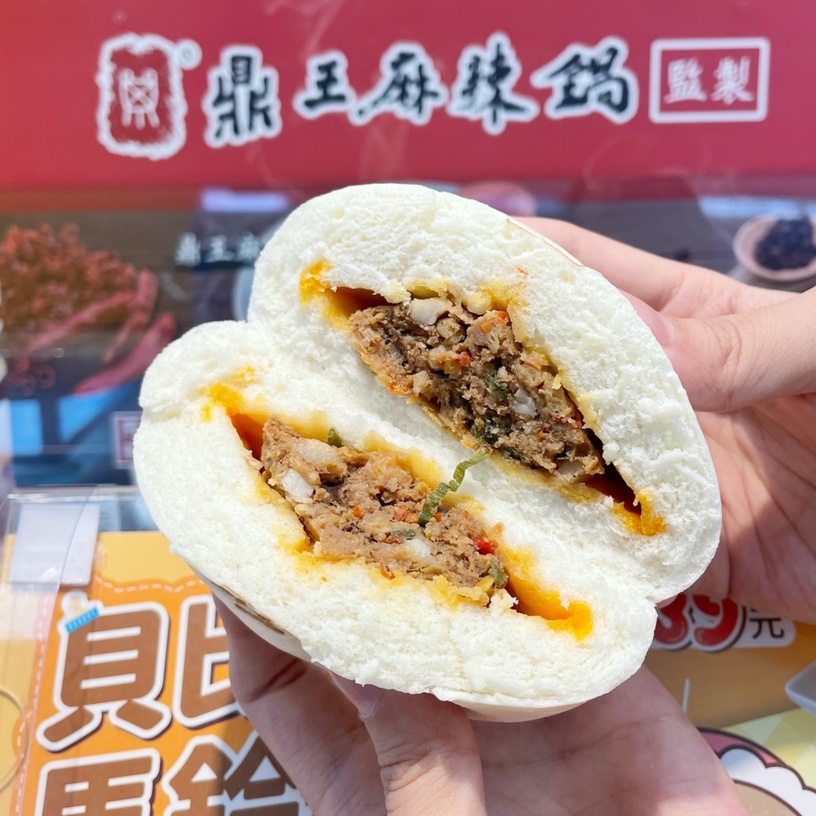 全家必吃新品「鼎王麻辣肉包」,售價35元