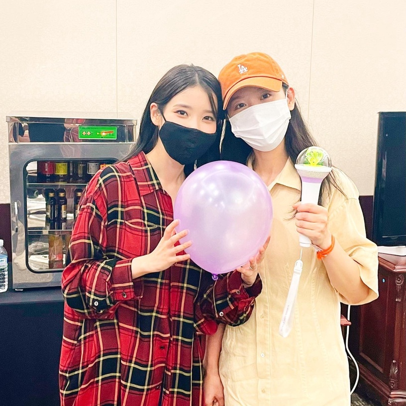 2022韓劇CP合體售後!《步步》李準基參加IU演唱會,《出走》孫錫久&金智媛合體拍畫報
