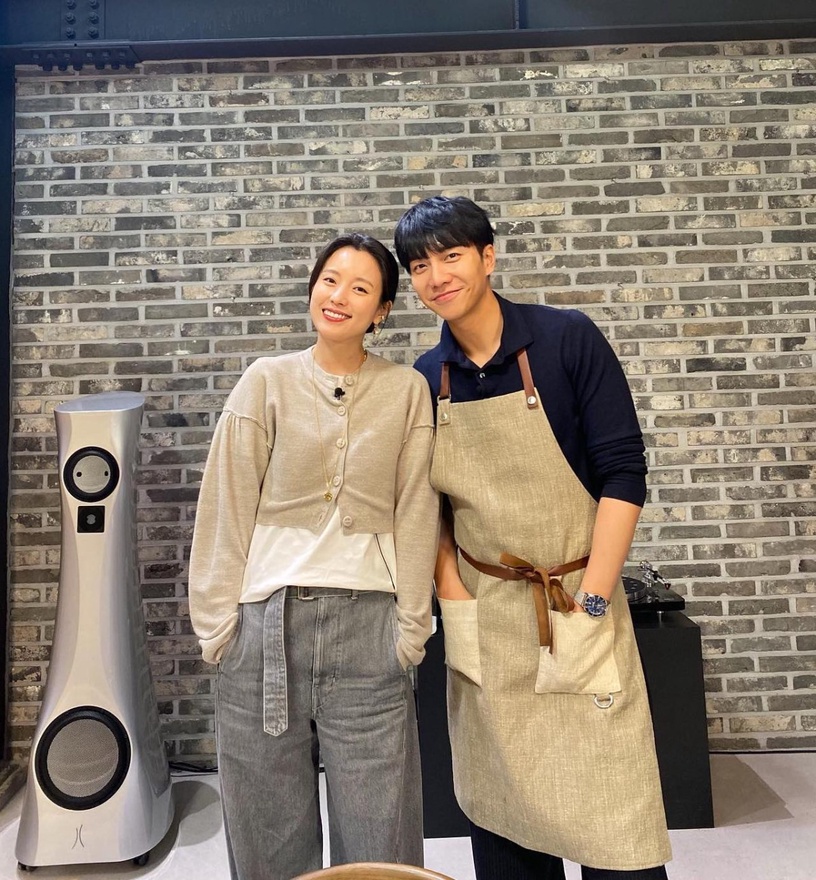 2022韓劇CP合體售後!《步步》李準基參加IU演唱會,《出走》孫錫久&金智媛合體拍畫報