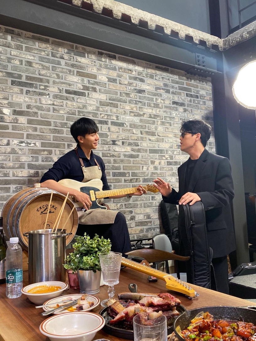 2022韓劇CP合體售後!《步步》李準基參加IU演唱會,《出走》孫錫久&金智媛合體拍畫報