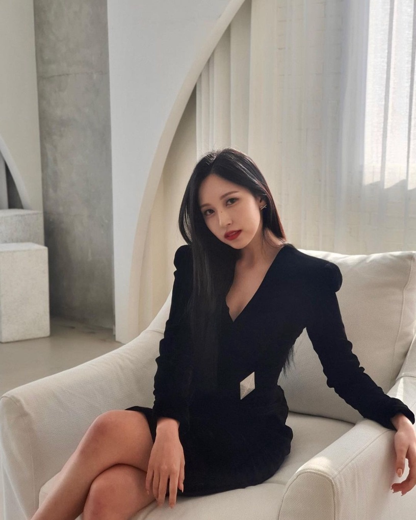 IU 演唱會坦言耳朵生病!細數曾「帶病表演」的韓星:定延表情痛苦,智秀舞台上跪倒