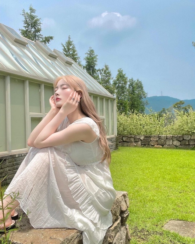 2022顯白「霧感髮色」推薦!煙燻玫瑰、銀河灰仙氣爆棚,這款不用漂就超顯白懶人必染