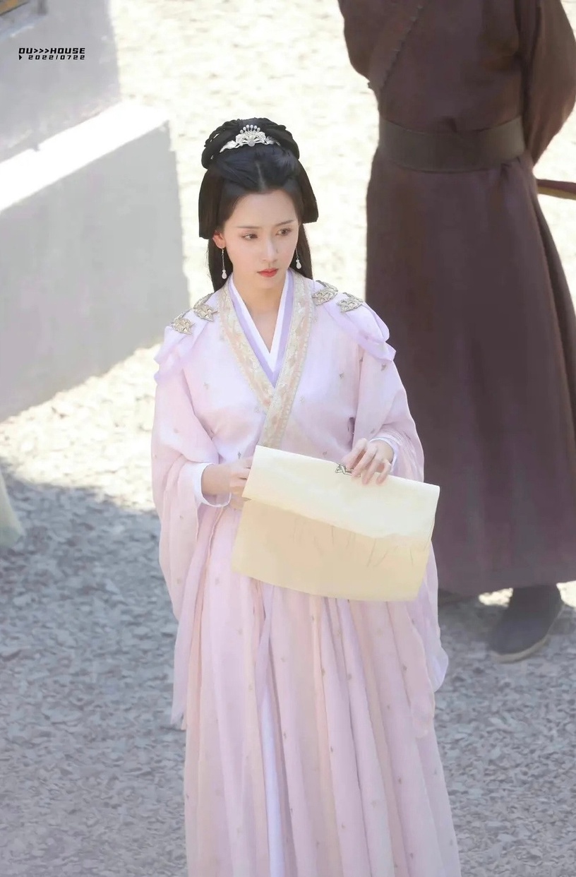 這些「絕美古裝」是同個造型師!《狐妖小紅娘》楊冪妖媚,楊超越這部不輸《蒼蘭訣》!
